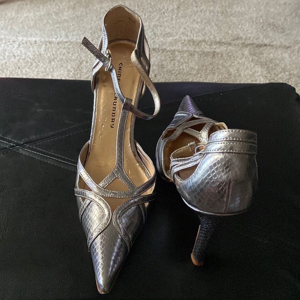 Silver 3 inch 9.5 pointed toe heels